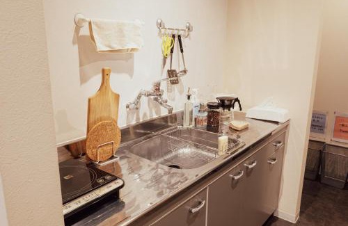 Chuo Ward Apartment | Spacious One Room Apartment for up to 5ppl w Kitchenette - space kuhonji