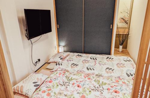 Chuo Ward Apartment | Spacious One Room Apartment for up to 5ppl w Kitchenette - space kuhonji