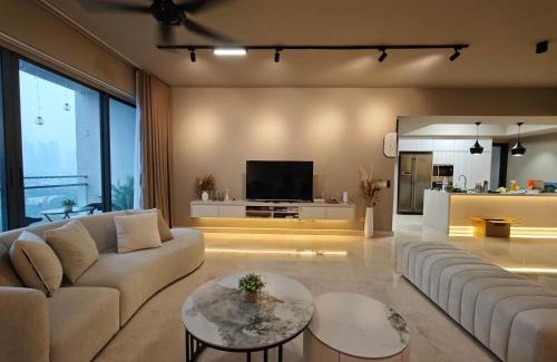 Kampung Datuk Keramat Apartment | Spacious Romantic Family 4BR 8pax KLCC Balcony