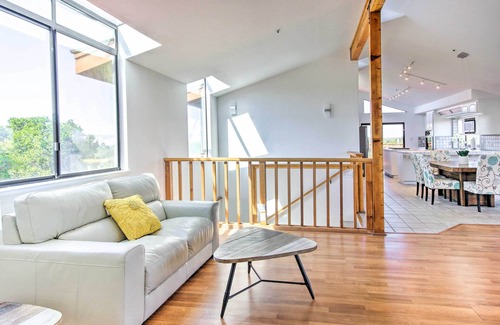 Prunedale House | Spacious Royal Oaks Retreat w/Deck & Views!