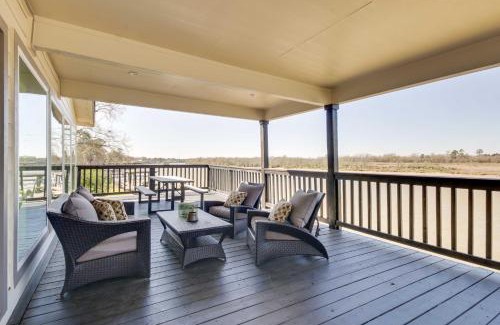 Barrett House | Spacious San Jacinto River Home with Waterfront Deck