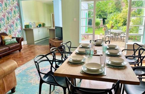 Portsmouth House | Spacious Semi-detached Southsea House, Free Parking On Drive