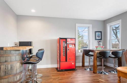 Ferrysburg House | Spacious Spring Lake Retreat!