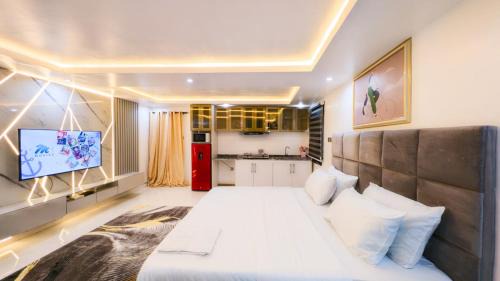 Ofin Apartment | Spacious studio with balcony, 10mins to the beach