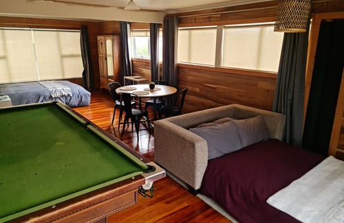 Tamahere Apartment | Spacious studio w/pool table- 1 queen and 1 sofa bed, close to attractions