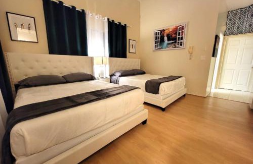 Pico - Robertson Apartment | Spacious studio with two queen beds near Beverlywood 5 minutes to Rodeo Drive