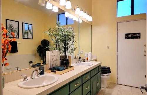 Pico - Robertson Apartment | Spacious studio with two queen beds near Beverlywood 5 minutes to Rodeo Drive