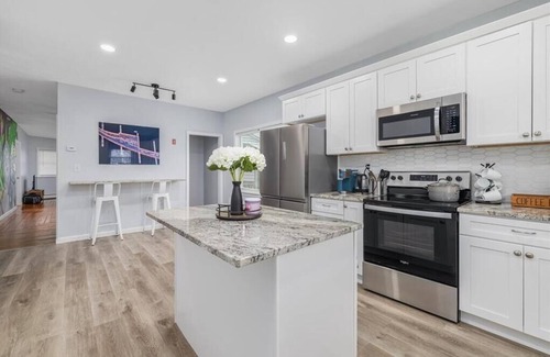Smith Hill House | Spacious & Stylish 3-bedroom house in charming Providence, a block from PC
