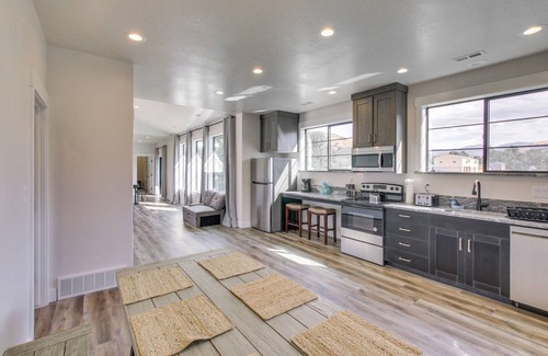 Preston House | Spacious 'Sugar Creek Lodge' on Scenic Cub River!