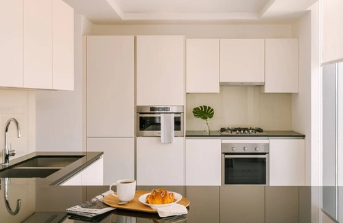 Trade Centre 1 Apartment | Spacious Three-Bedroom Apartment w/Sea View Downtown