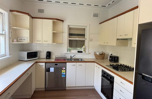 Seven Hills House | Spacious two-bedroom family house in Seven Hills
