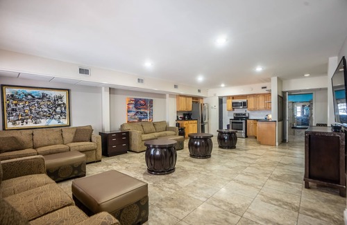 Channel District House | ☆Spacious & Unique☆ Luxury Estate in ♥ of Downtown