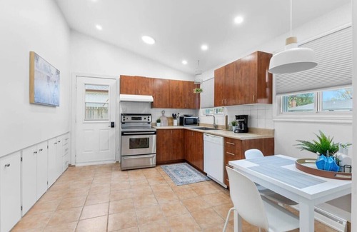 Montreal House | Spacious Urban Cabin in West Montreal - 4BR