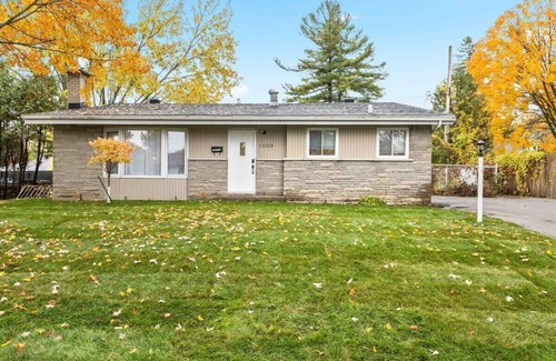 Montreal House | Spacious Urban Cabin in West Montreal - 4BR