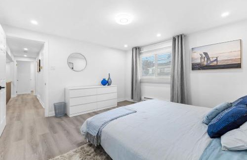 Pierrefonds-Roxboro House | Spacious Urban Cabin in West Montreal - 4BR