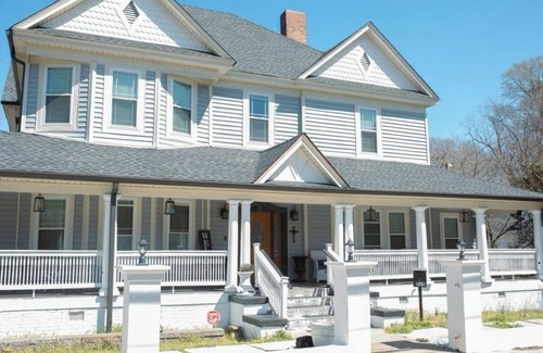 Woodruff House | Spacious Victorian building in fabulous Spartanburg SC with luxury fixtures.