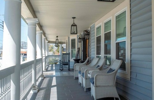 Woodruff House | Spacious Victorian building in fabulous Spartanburg SC with luxury fixtures.