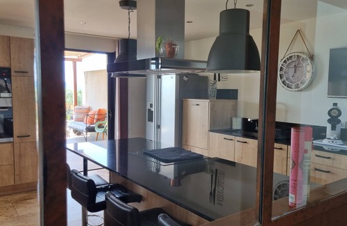 Pertuis House | Spacious VILLA 286 m2 overlooking the Sainte Victoire, garden, swimming pool.