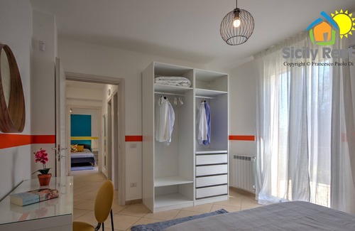 Capaci Villa | Spacious villa with hot tub and sauna 5 minutes from the beach