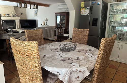 Sorgues House | Spacious villa with large air-conditioned pool courtyard electric gate