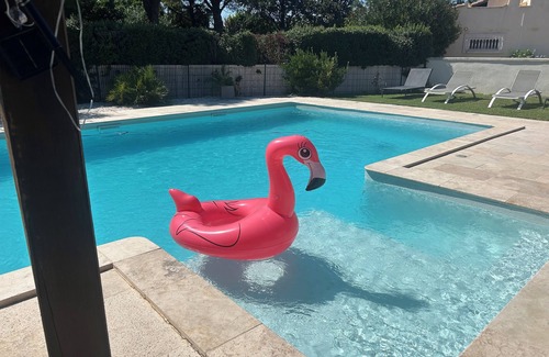 Sorgues House | Spacious villa with large air-conditioned pool courtyard electric gate