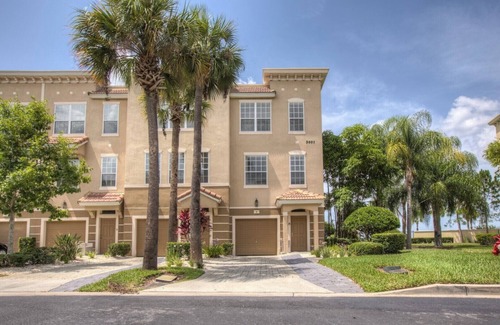 Florida Central Atlantic Coast House | Spacious Vista Cay Townhome Newly Furnished!