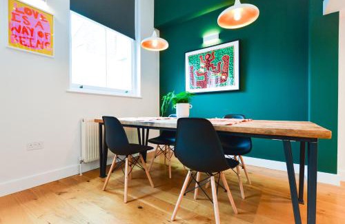 West Hampstead Apartment | Spacious West Hampstead Apartment with mezzanine bedroom by Concept Apartments