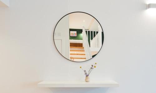 West Hampstead Apartment | Spacious West Hampstead Apartment with mezzanine bedroom by Concept Apartments