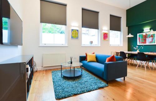 West Hampstead Apartment | Spacious West Hampstead Apartment with mezzanine bedroom by Concept Apartments