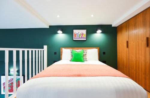 West Hampstead Apartment | Spacious West Hampstead Apartment with mezzanine bedroom by Concept Apartments