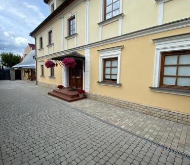 Kamenets-Podol'skiy House | Spadok