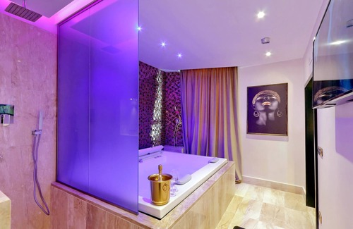 Rione IV Campo Marzio House | Spanish Diamond Luxury Suites & Jacuzzi