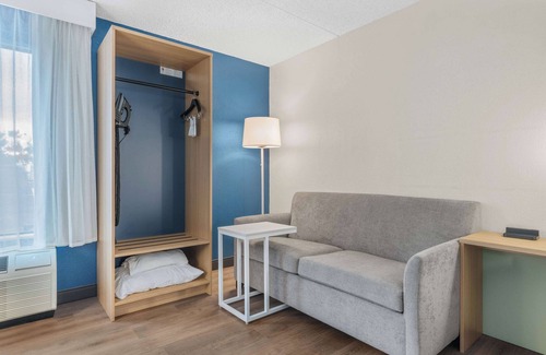 Briargate Hotel | Spark by Hilton Colorado Springs I 25 Central