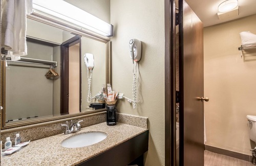 Des Plaines Hotel | Spark by Hilton Des Plaines Chicago O'Hare