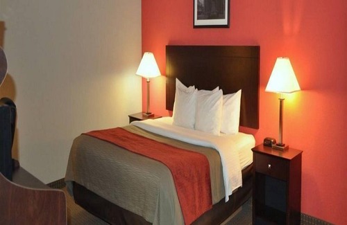 Des Plaines Hotel | Spark by Hilton Des Plaines Chicago O'Hare