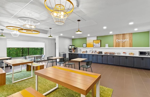 Southeast Houston Hotel | Spark by Hilton Houston Hobby Airport