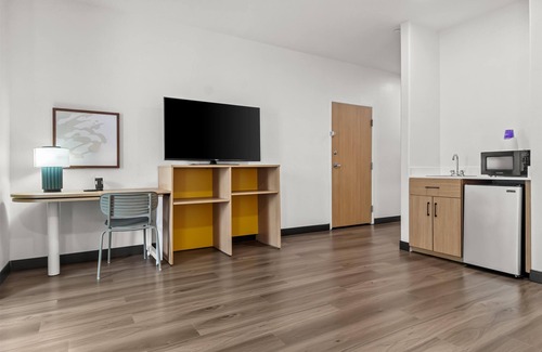 Southeast Houston Hotel | Spark by Hilton Houston Hobby Airport