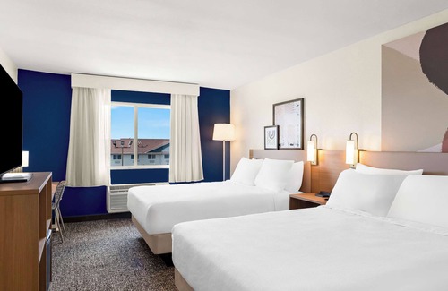 Springfield Hotel | Spark by Hilton Springfield Southwest