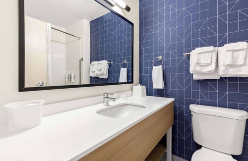 Springfield Hotel | Spark by Hilton Springfield Southwest