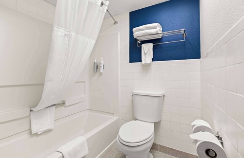 Wichita Hotel | Spark by Hilton Wichita East