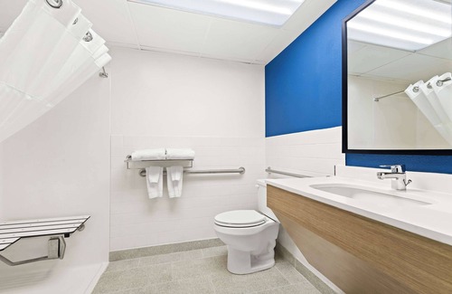 Wichita Hotel | Spark by Hilton Wichita East