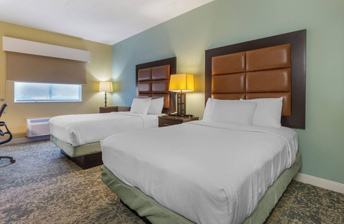 Silver Lake Hotel | Spark by Hilton Wilmington Carolina Beach Rd