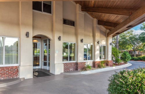 Silver Lake Hotel | Spark by Hilton Wilmington Carolina Beach Rd