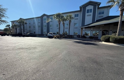 Silver Lake Hotel | Spark by Hilton Wilmington Carolina Beach Rd
