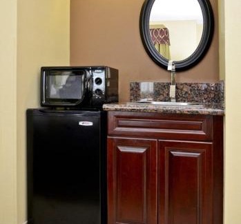 Silver Lake Hotel | Spark By Hilton Wilmington Carolina Beach Rd