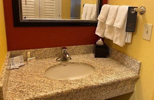 Bettendorf Hotel | Spark by Hiton Bettendorf Quad Cities
