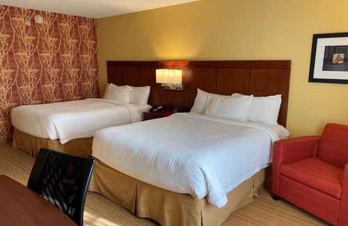 Bettendorf Hotel | Spark by Hiton Bettendorf Quad Cities