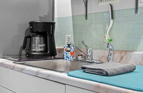 Southwest Cottage | Sparkling Clean 2BR Suite in WPB w. King Bed, Bunk Bed