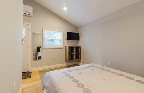 Newark House | Sparkling Guesthouse in Ironbound, mins 2 NYC, EWR