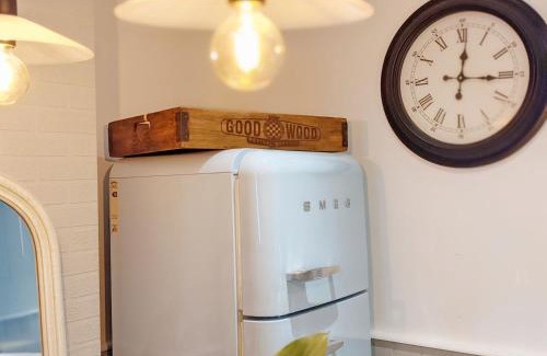 Westbourne House | Sparrow Cottage - Westbourne